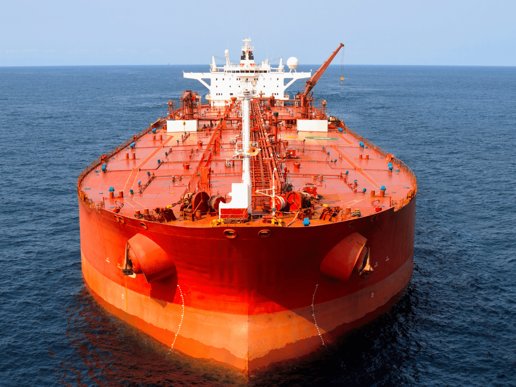 Tanquero de la Flota Oscura Causa Derrame de Petróleo en Türkiye, Generando Preocupaciones Ambientales