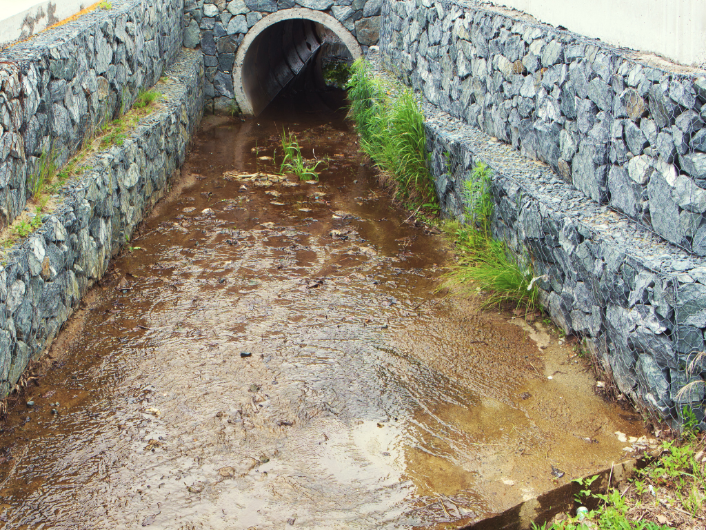 5 Formas de Limpiar una Tubería de Drenaje