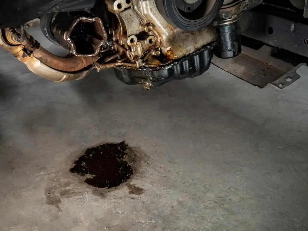 Fuga de Aceite del Motor: Causas, Riesgos y Cómo Solucionarla