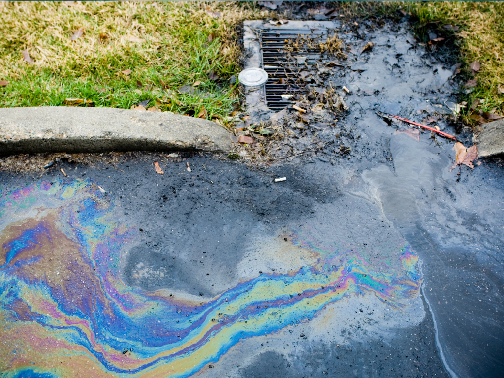 Dominando la Limpieza de Derrames de Petróleo: Una Guía Completa