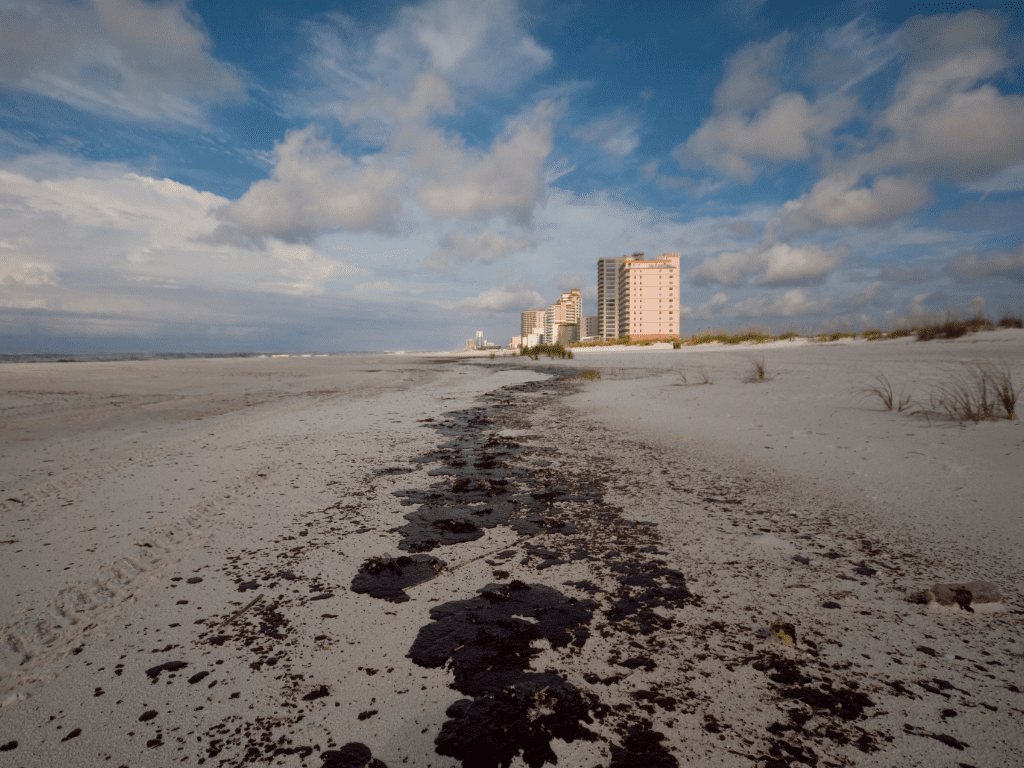 Comprender las Ventajas y Desventajas del Uso de Dispersantes para Vertidos de Petróleo